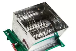 Корнерезка ручная барабанная (нержавейка) Корнерезка ручная барабанная (нержавейка)